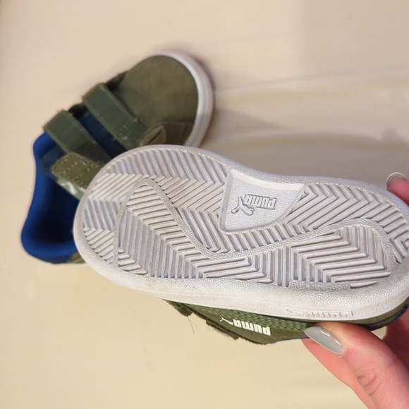 Like NEW Size 6 infant Puma runners - Picture 2 of 4